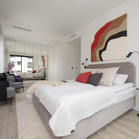 Luxury At Towarowa Towers With Parking And Air Conditioning By Renters Prestige * 바르샤바