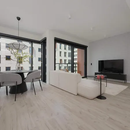 Luxury At Towarowa Towers With Parking And Air Conditioning By Renters Prestige *