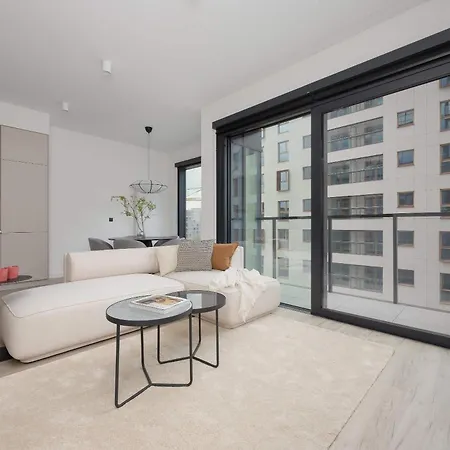 Luxury At Towarowa Towers With Parking And Air Conditioning By Renters Prestige 아파트