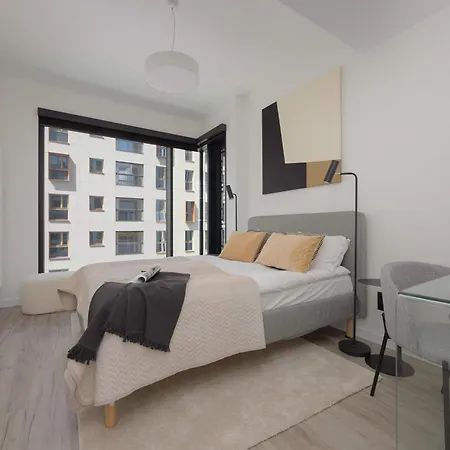 Luxury At Towarowa Towers With Parking And Air Conditioning By Renters Prestige 아파트