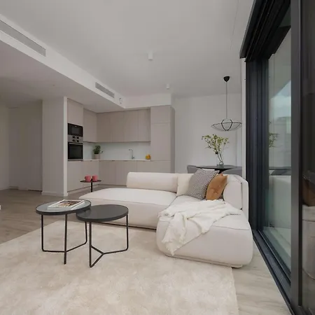 Luxury At Towarowa Towers With Parking And Air Conditioning By Renters Prestige 아파트