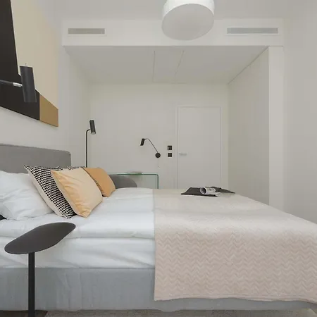 Luxury At Towarowa Towers With Parking And Air Conditioning By Renters Prestige 아파트