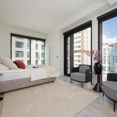 Luxury At Towarowa Towers With Parking And Air Conditioning By Renters Prestige