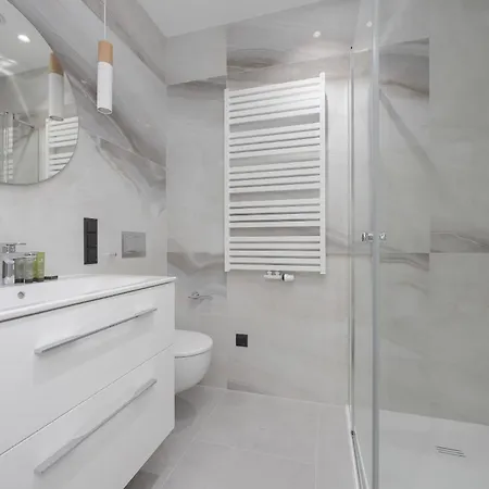 Luxury At Towarowa Towers With Parking And Air Conditioning By Renters Prestige 아파트 *