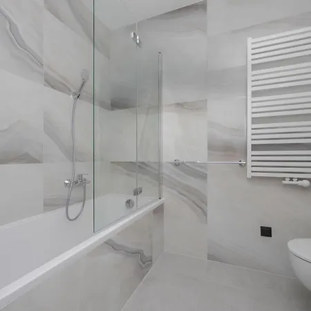 Luxury At Towarowa Towers With Parking And Air Conditioning By Renters Prestige 아파트 바르샤바